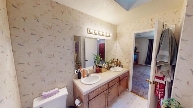 2460 Sample Avenue, Clovis, CA 93611