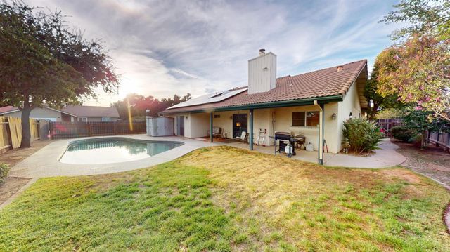 2460 Sample Avenue, Clovis, CA 93611