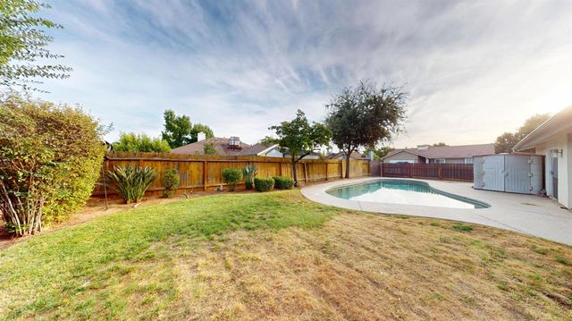 2460 Sample Avenue, Clovis, CA 93611