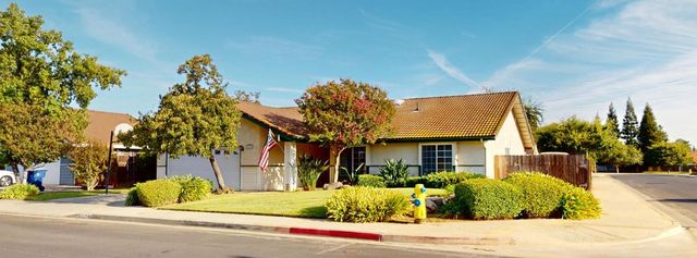 2460 Sample Avenue, Clovis, CA 93611