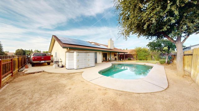 2460 Sample Avenue, Clovis, CA 93611