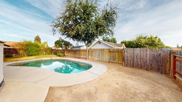 2460 Sample Avenue, Clovis, CA 93611