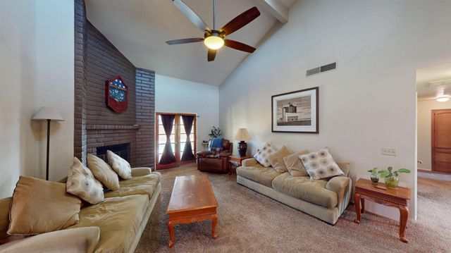 2460 Sample Avenue, Clovis, CA 93611