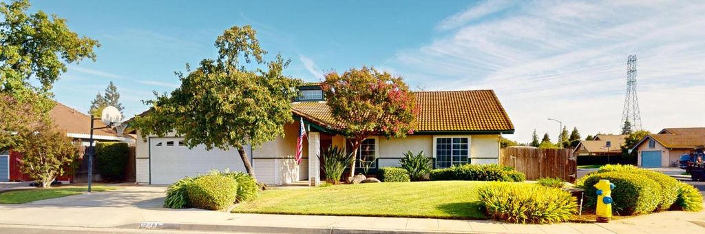 2460 Sample Avenue, Clovis, CA 93611