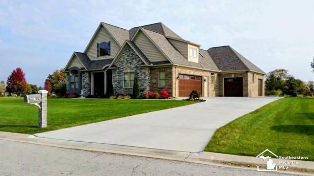997 Saint James Park Avenue, Monroe Twp, MI 48161