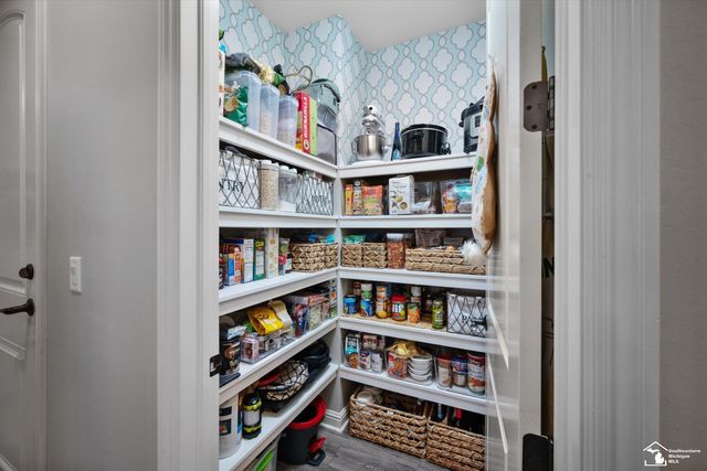 997 Saint James Park Avenue, Monroe Twp, MI 48161