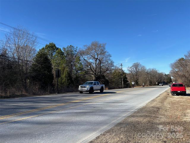 2015 Mountain Island Highway, Mount Holly, NC 28120
