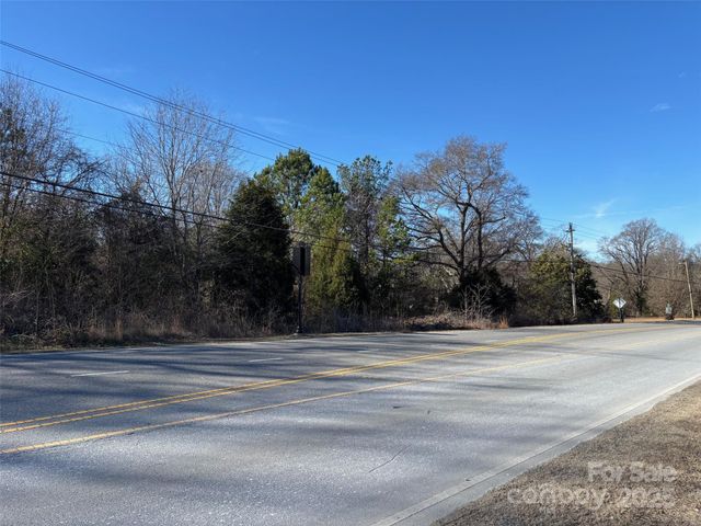 2015 Mountain Island Highway, Mount Holly, NC 28120