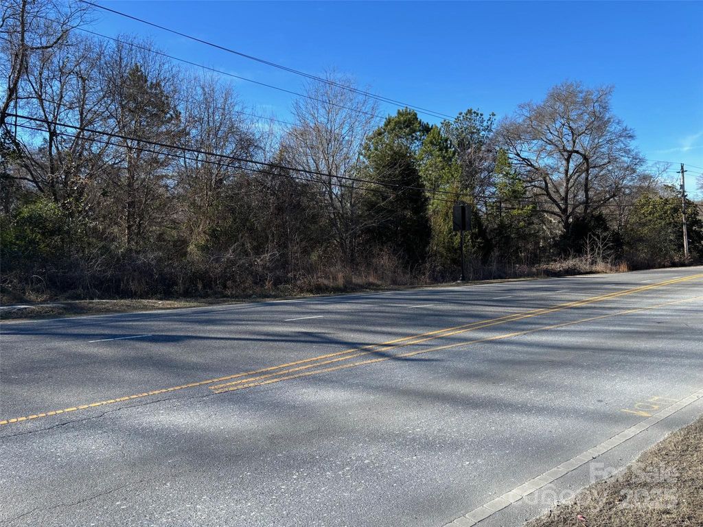2015 Mountain Island Highway, Mount Holly, NC 28120