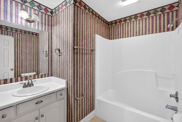 2218 Riveroak Road, Chesnee, SC 29323