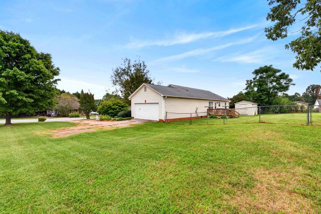 2218 Riveroak Road, Chesnee, SC 29323