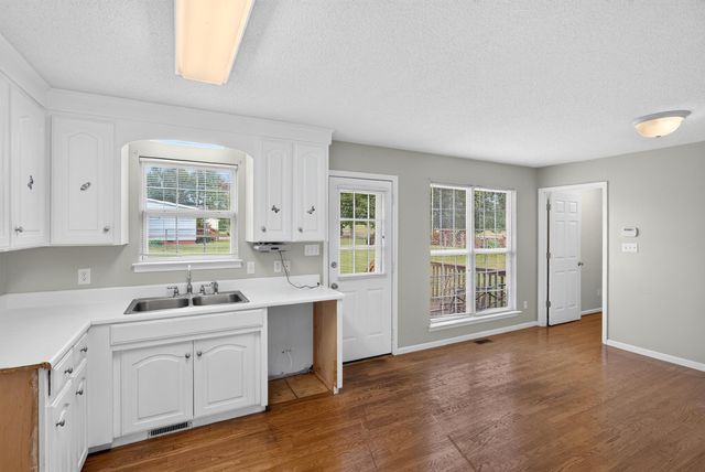 2218 Riveroak Road, Chesnee, SC 29323