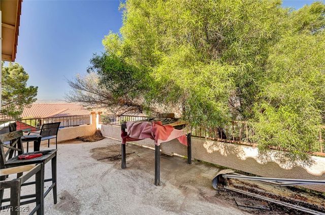 6312 Seton Hall Court, Las Vegas, NV 89110