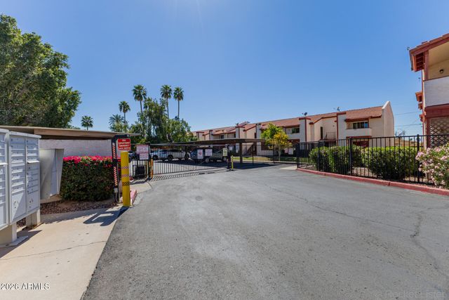 4211 E PALM Lane 208, Phoenix, AZ 85008