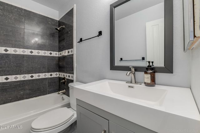 4211 E PALM Lane 208, Phoenix, AZ 85008