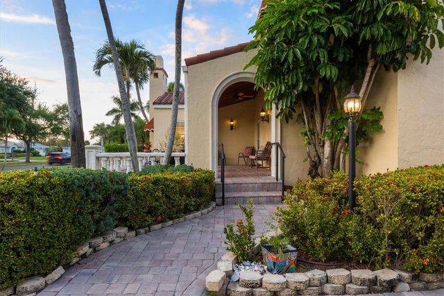 521 HARBOR DRIVE S, Venice, FL 34285