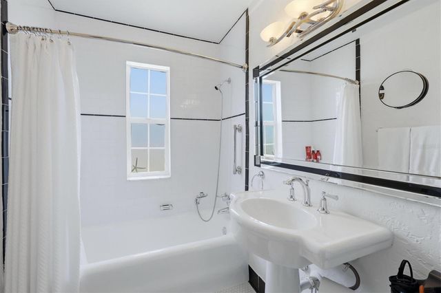 521 HARBOR DRIVE S, Venice, FL 34285