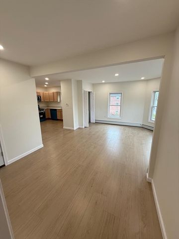 78 Lowell 2, Methuen, MA 01844