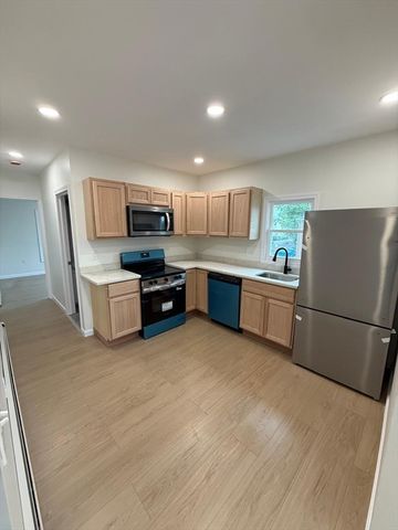78 Lowell 2, Methuen, MA 01844