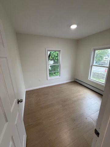 78 Lowell 2, Methuen, MA 01844