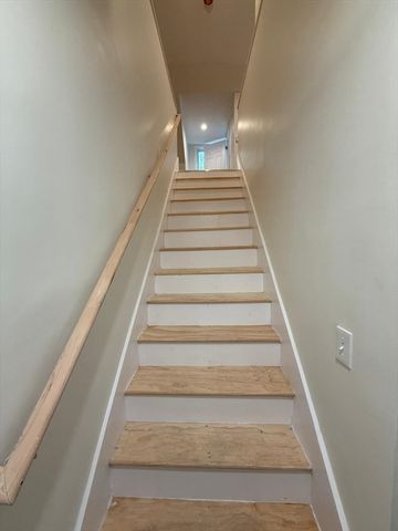 78 Lowell 2, Methuen, MA 01844