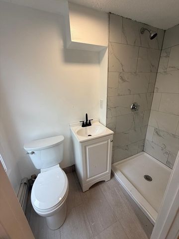 78 Lowell 2, Methuen, MA 01844