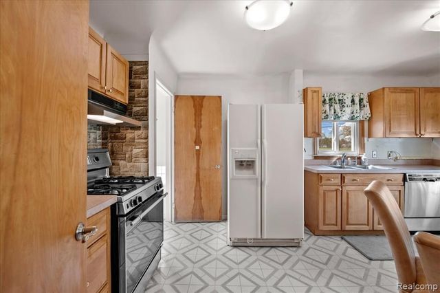 3045 Dudley Street, Dearborn, MI 48124