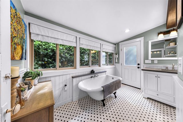 2433 Lafayette Street, Bellingham, WA 98225