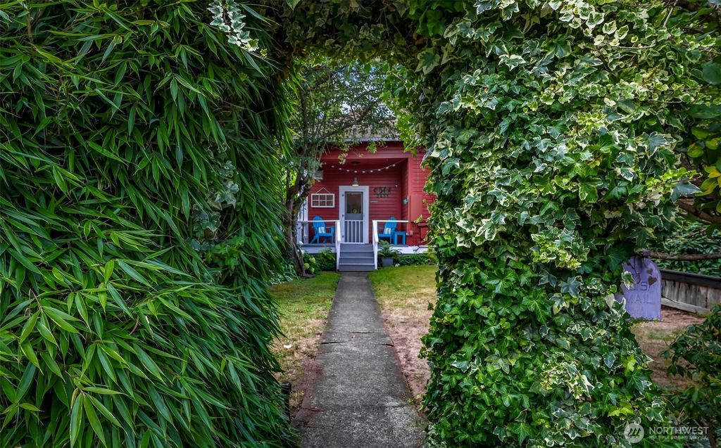 2433 Lafayette Street, Bellingham, WA 98225