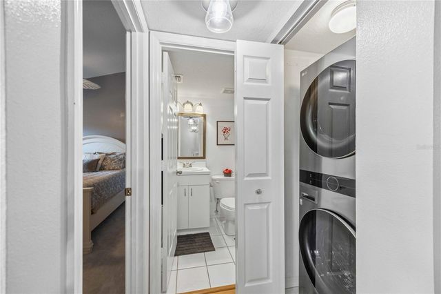 4240 BREEZEWAY BOULEVARD 321, Sarasota, FL 34238