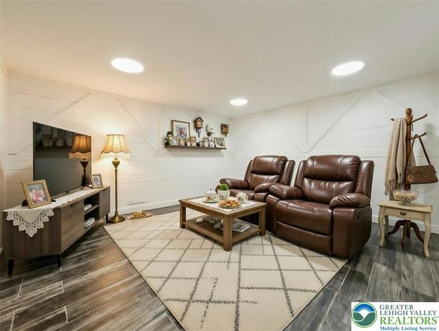 190 Front Street, Hellertown Boro, PA 18055