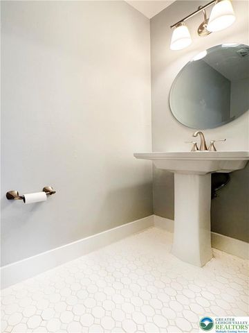 190 Front Street, Hellertown Boro, PA 18055