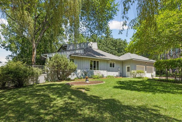 882 Willow Ridge 1, Hudson, WI 54016