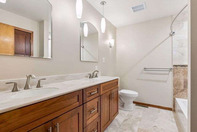 882 Willow Ridge 1, Hudson, WI 54016
