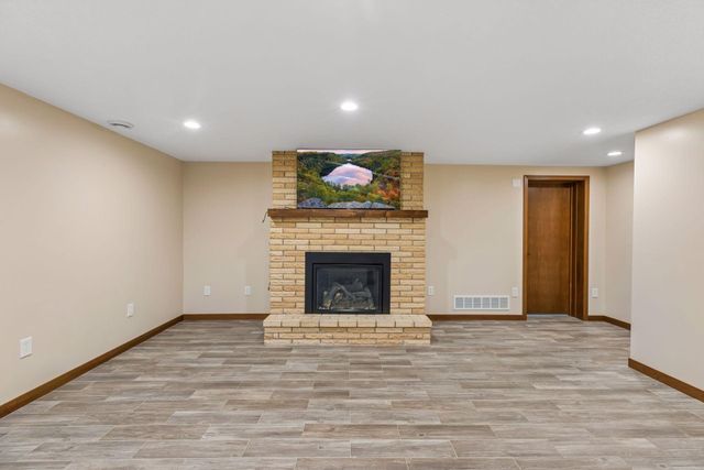 882 Willow Ridge 1, Hudson, WI 54016
