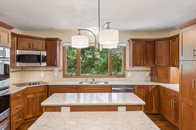 882 Willow Ridge 1, Hudson, WI 54016