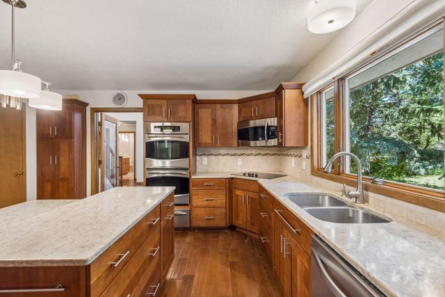 882 Willow Ridge 1, Hudson, WI 54016
