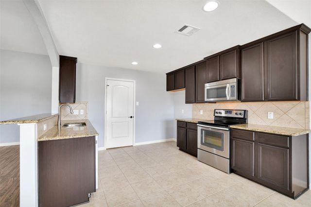 18778 Maverick Ranch Road E, Magnolia, TX 77355