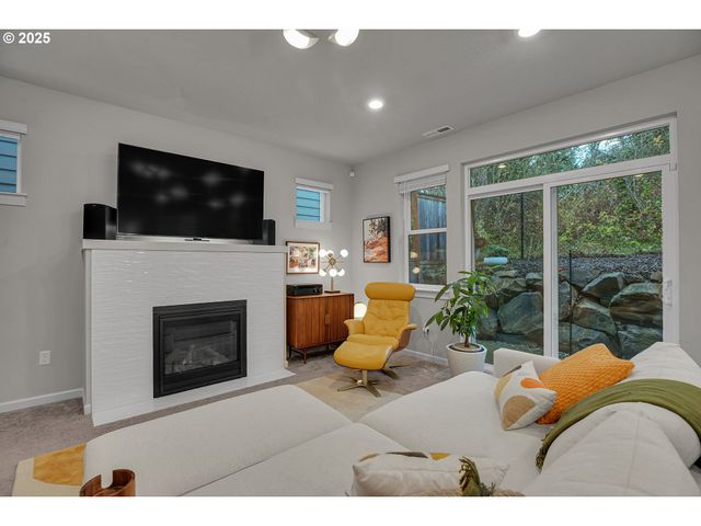 1483 19TH Ave, Forest Grove, OR 97116