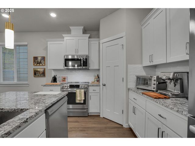 1483 19TH Ave, Forest Grove, OR 97116