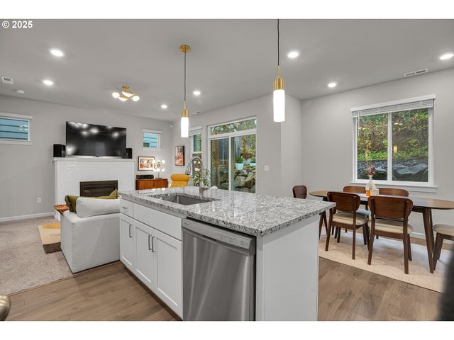 1483 19TH Ave, Forest Grove, OR 97116