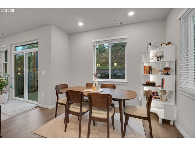 1483 19TH Ave, Forest Grove, OR 97116