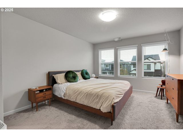 1483 19TH Ave, Forest Grove, OR 97116