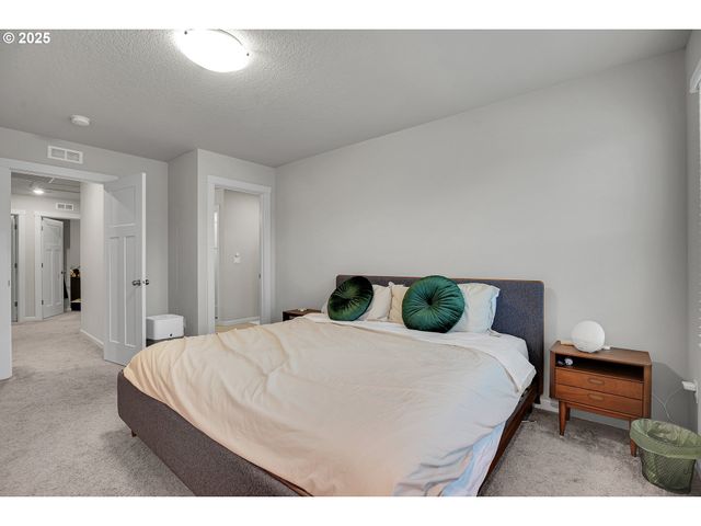 1483 19TH Ave, Forest Grove, OR 97116