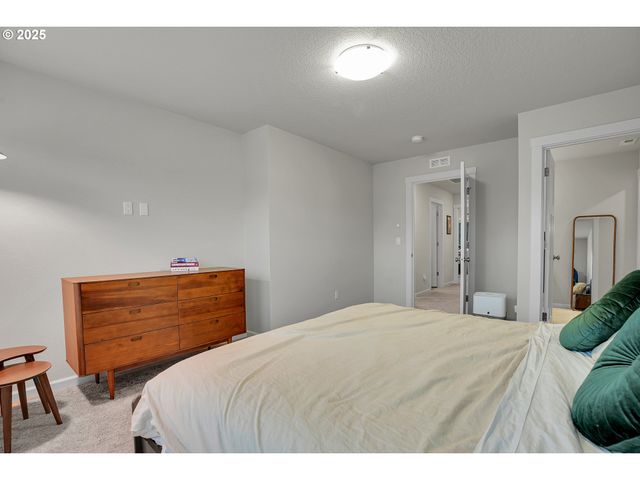 1483 19TH Ave, Forest Grove, OR 97116