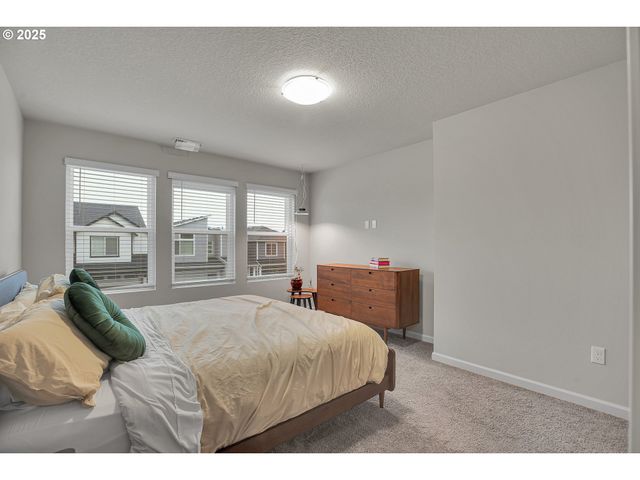 1483 19TH Ave, Forest Grove, OR 97116