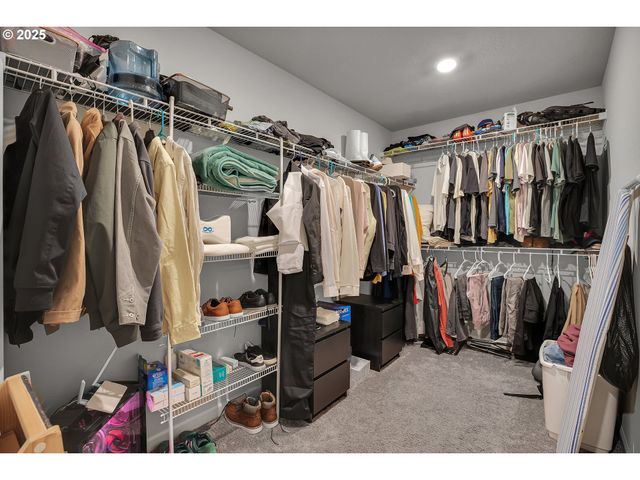 1483 19TH Ave, Forest Grove, OR 97116