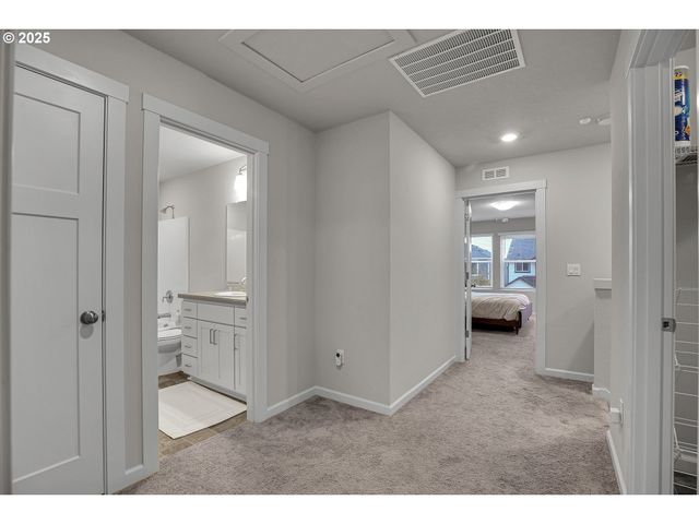 1483 19TH Ave, Forest Grove, OR 97116