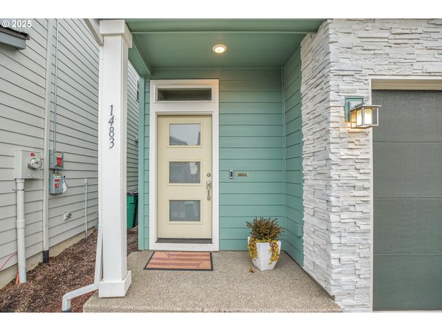 1483 19TH Ave, Forest Grove, OR 97116