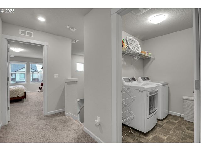 1483 19TH Ave, Forest Grove, OR 97116